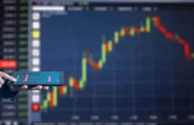 EBC GROUP平台外汇行情播报|油价二连跌，黄金刷新年内单周跌幅
