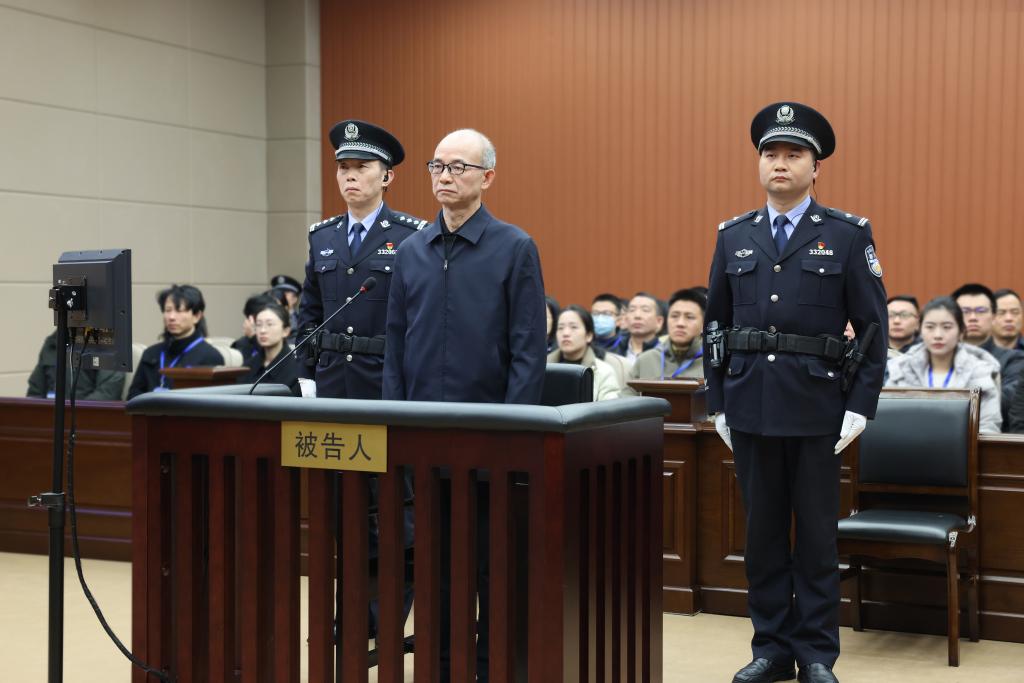 中国地质调查局原党组书记、局长钟自然受贿、故意泄露国家秘密案一审开庭