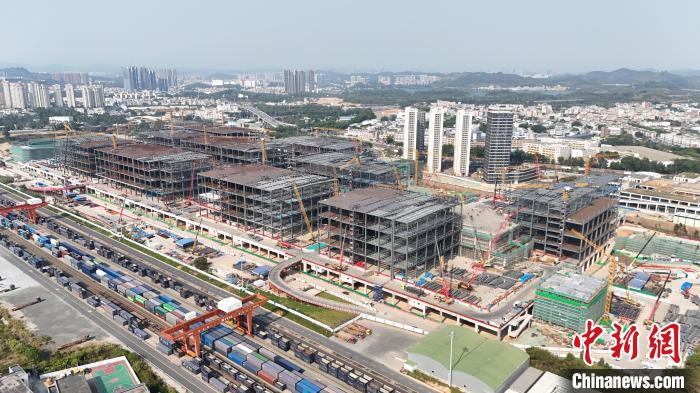 清明假期亚洲最大单体铁路物流中心建设忙