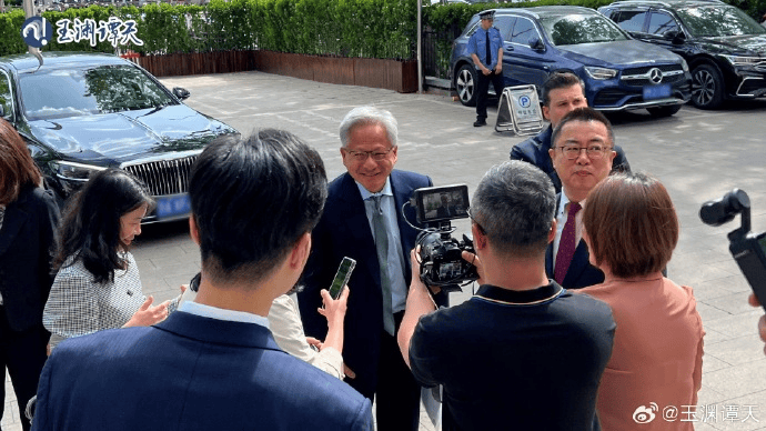 中国贸促会会长任鸿斌在北京与黄仁勋举行会谈！英伟达CEO：中国是非常重要的市场，希望继续与中国合作